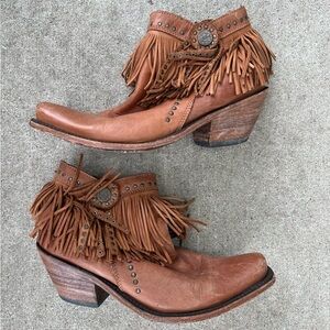 Liberty Black Medallion Short Fringe Boot Faggio size 7